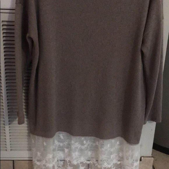 Neutral Top - Picture 1 of 1